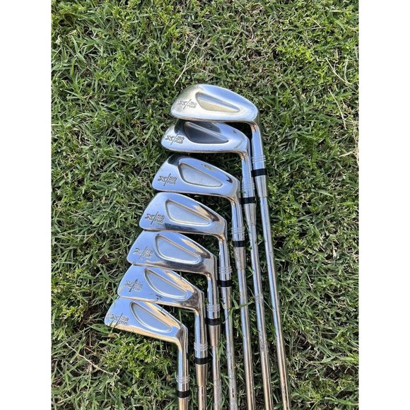 Wilson Golf X31 Plus Iron Set. 3-9 Flex Graphite Shaft. Right Handed Pre owned - Picture 1 of 7